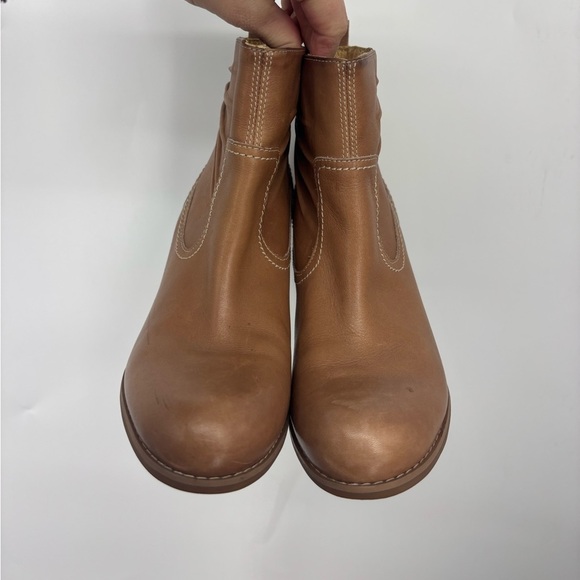 Timberland Women’s Leather Earthkeeper Light Brown Booties 9 - Picture 3 of 5